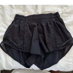 Lululemon Hotty Hot Short 2.5inch